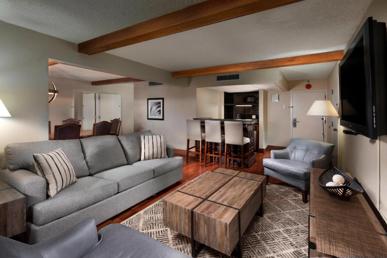 Doubletree By Hilton Manhattan, Ks Екстер'єр фото