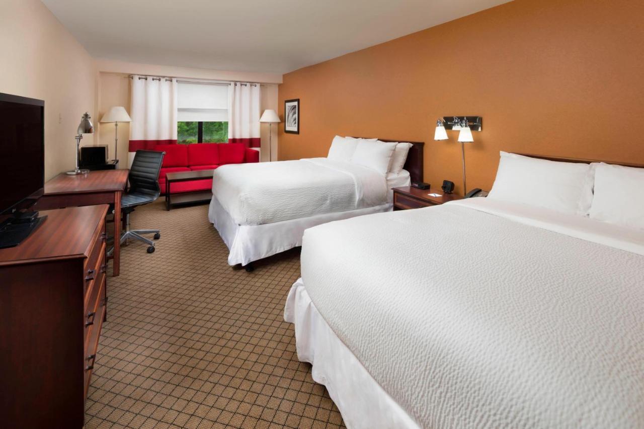 Doubletree By Hilton Manhattan, Ks Екстер'єр фото