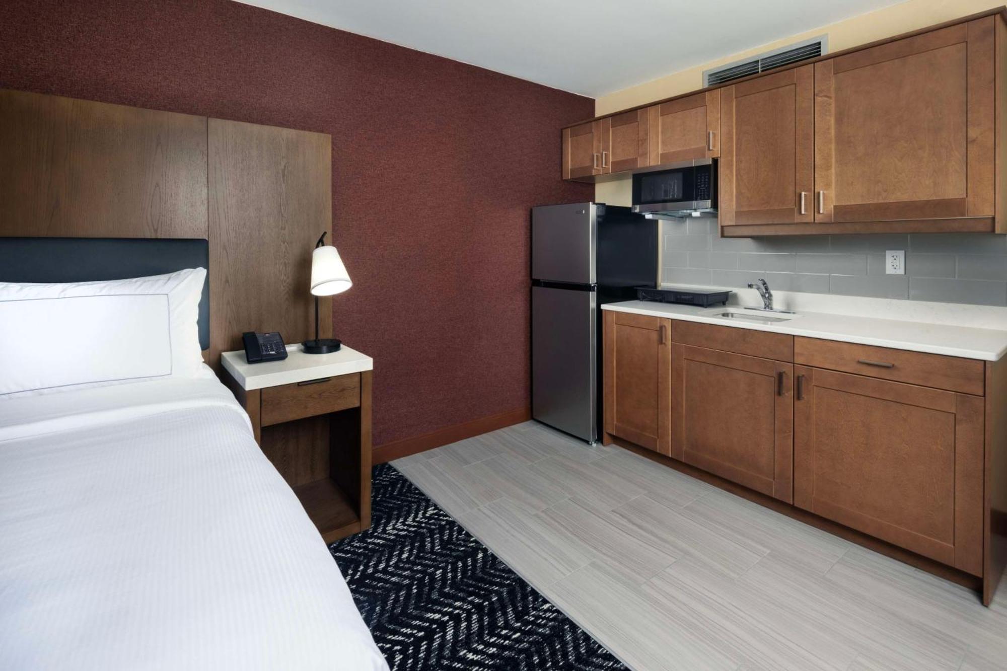Doubletree By Hilton Manhattan, Ks Екстер'єр фото