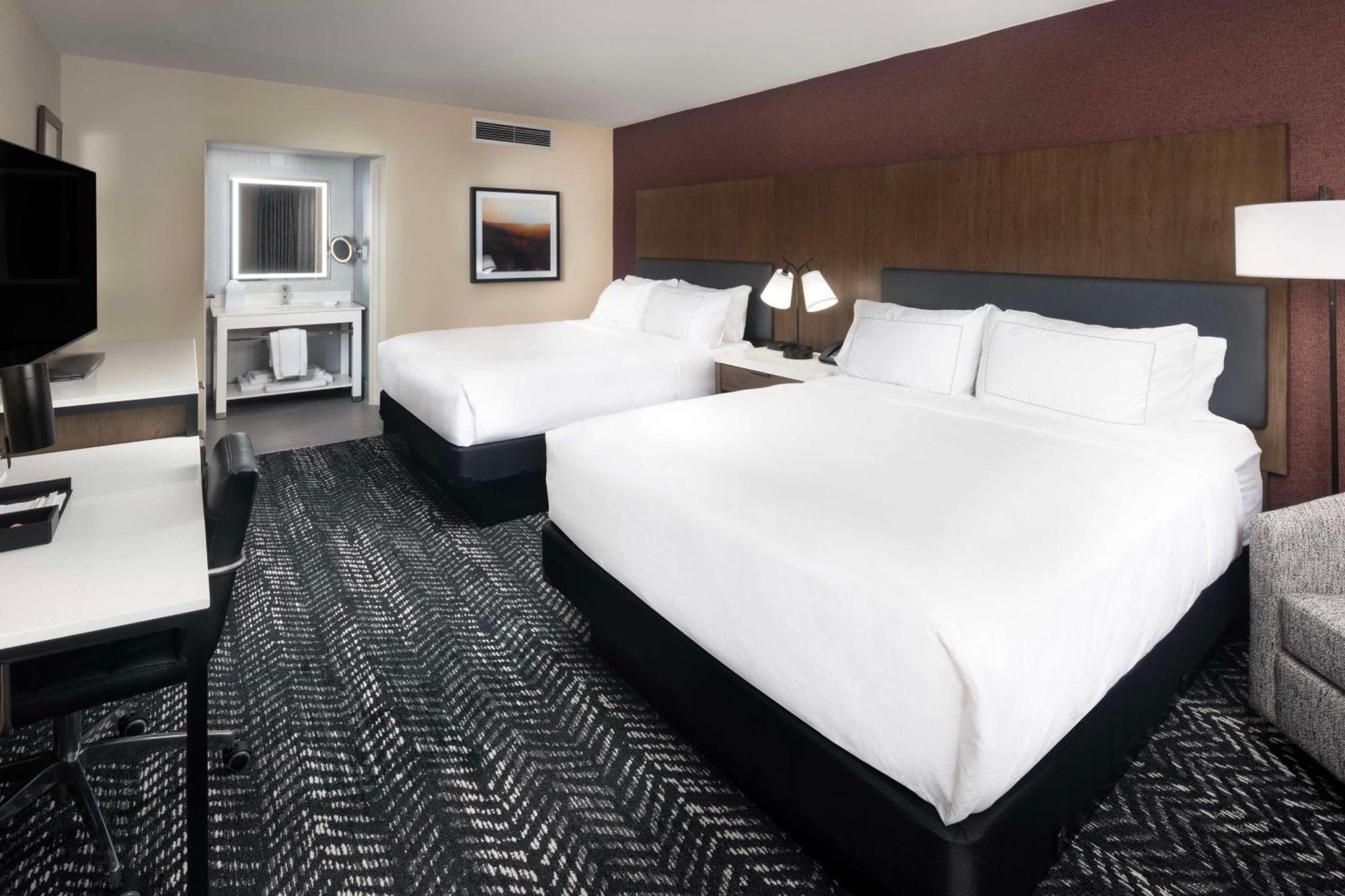 Doubletree By Hilton Manhattan, Ks Екстер'єр фото