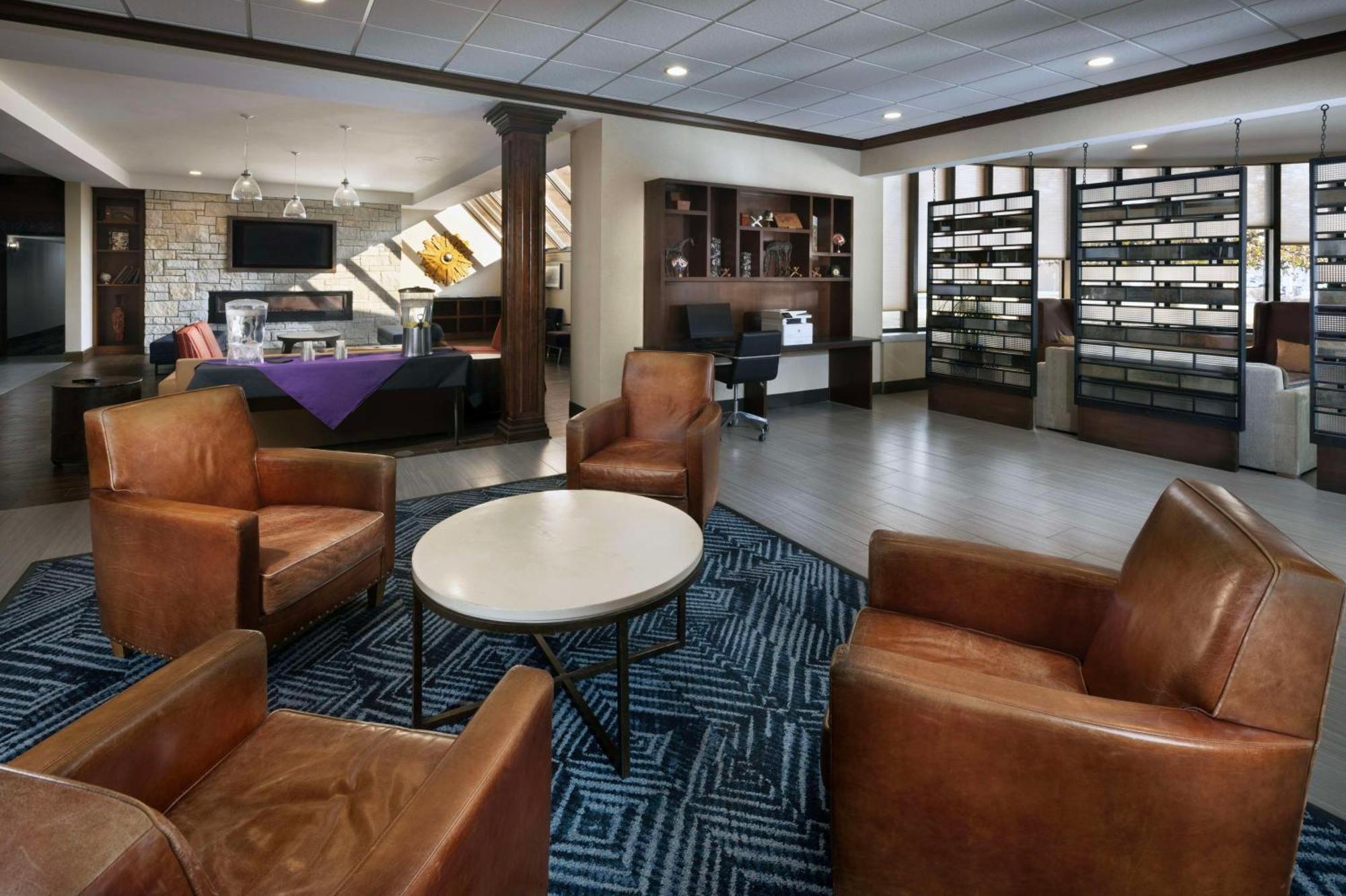 Doubletree By Hilton Manhattan, Ks Екстер'єр фото