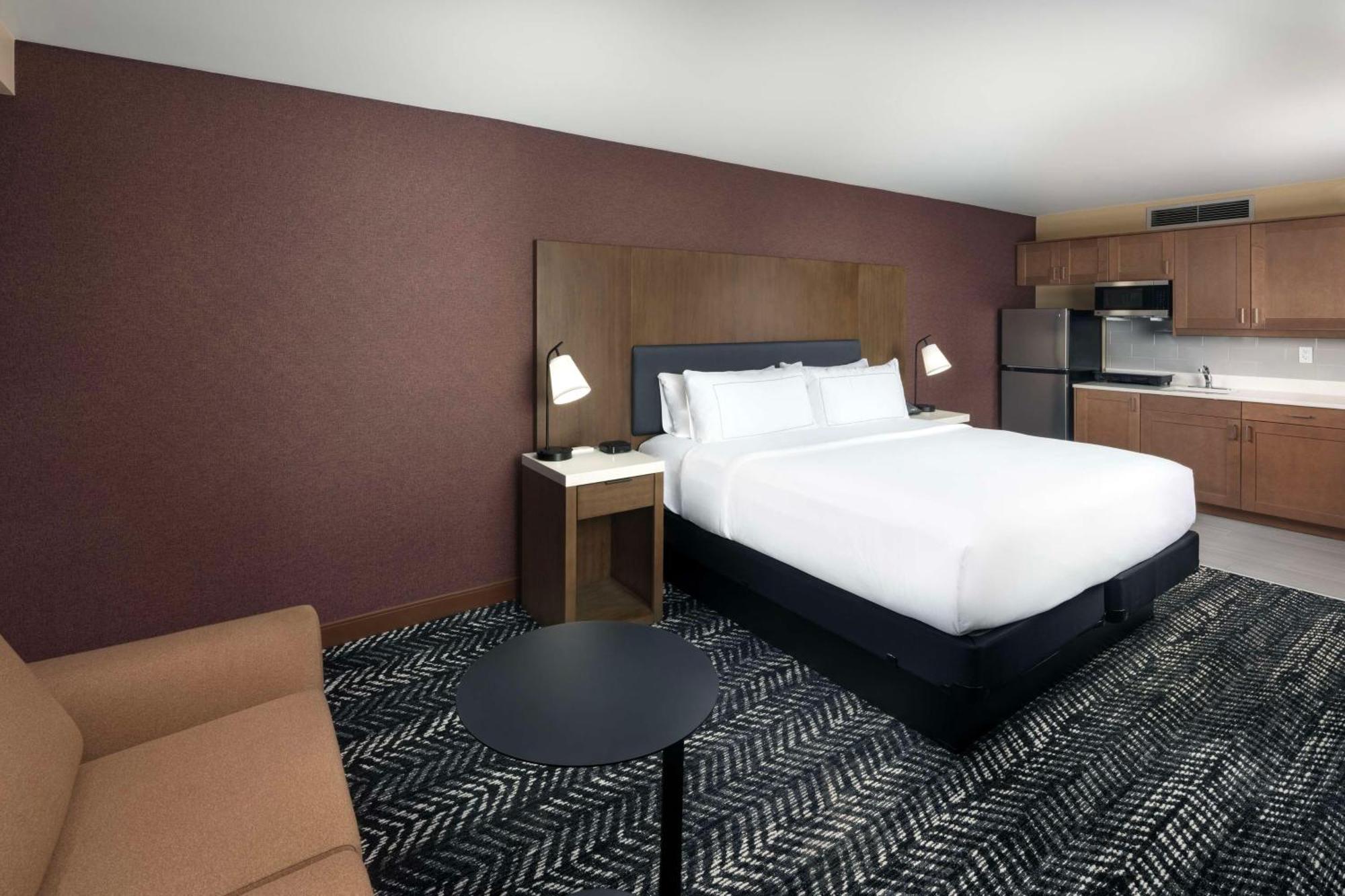Doubletree By Hilton Manhattan, Ks Екстер'єр фото