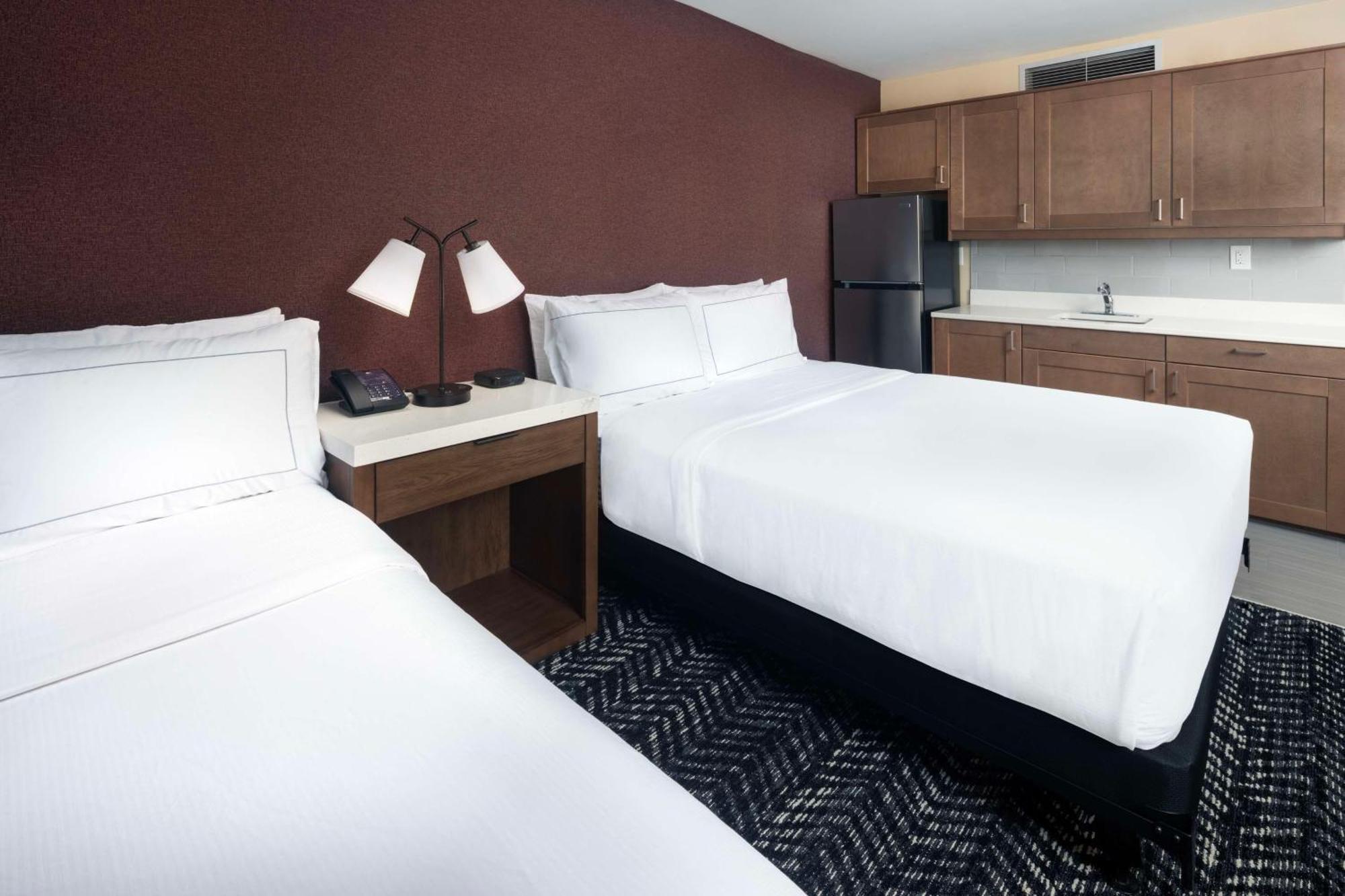 Doubletree By Hilton Manhattan, Ks Екстер'єр фото