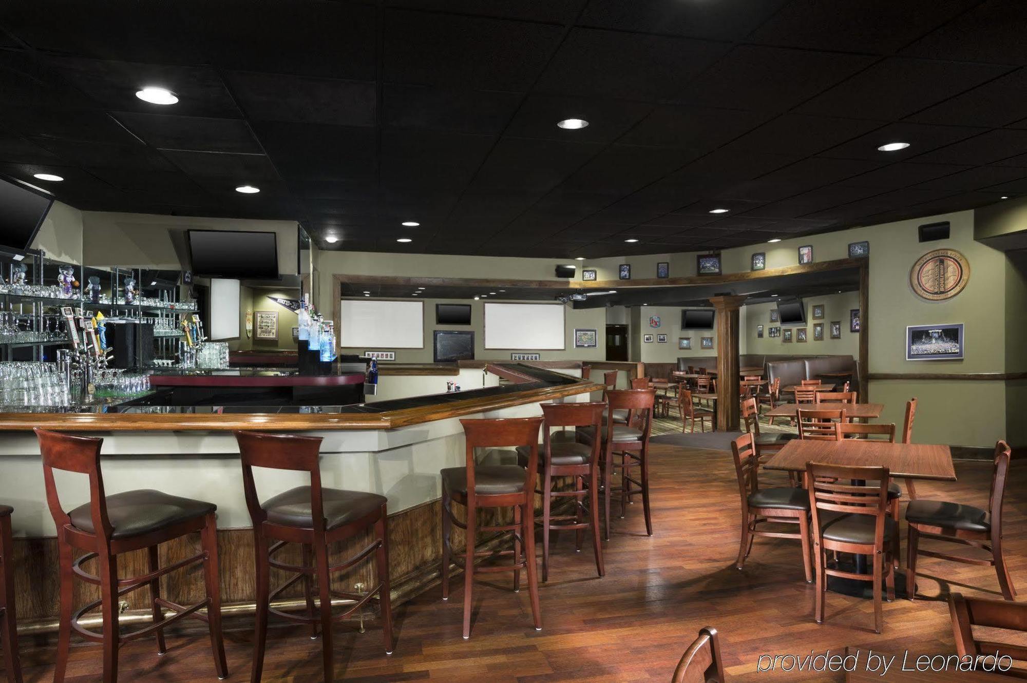 Doubletree By Hilton Manhattan, Ks Екстер'єр фото
