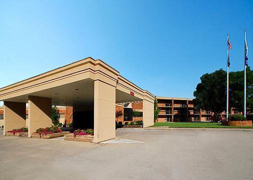 Doubletree By Hilton Manhattan, Ks Екстер'єр фото